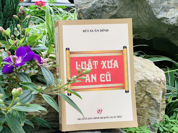 Review sách Luật Xưa Án Cũ