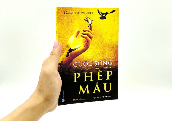 Review sách Cuộc Sống Vẫn Còn Những Phép Mầu