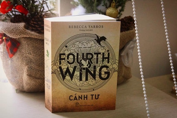 Review sách Fourth Wing - Cánh Tư