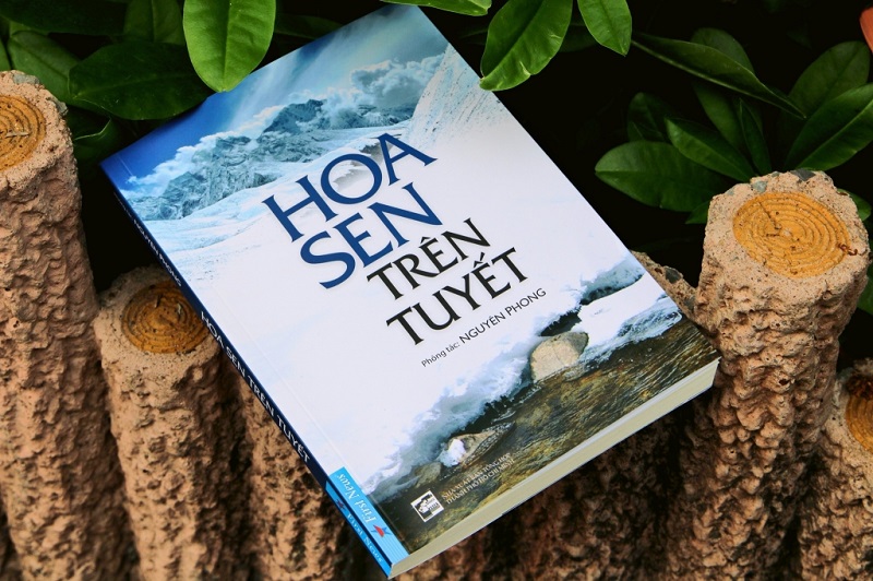 Review sách Hoa Sen Trên Tuyết