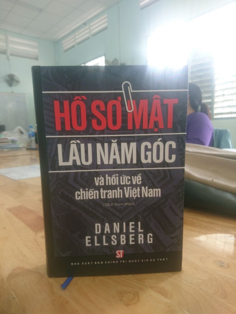 Review sách Hồ Sơ Mật Lầu 5 Góc Và Hồi Ức Về Chiến Tranh Việt Nam