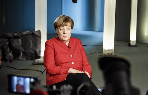 Review sách Angela Merkel - Thế Giới Của Vị Nữ Thủ Tướng