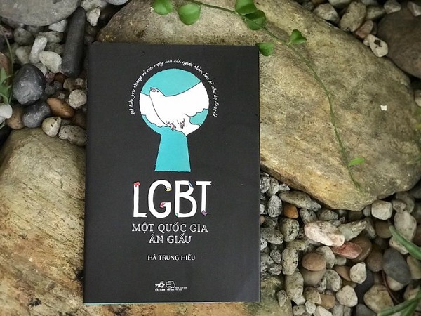Review sách LGBT - Một Quốc Gia Ẩn Giấu